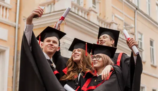 alumni-moment img